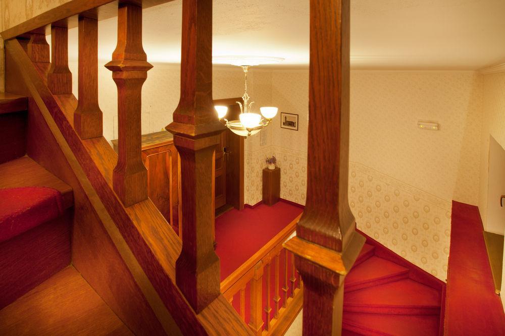 Hotel At The Golden Scissors Praga Esterno foto